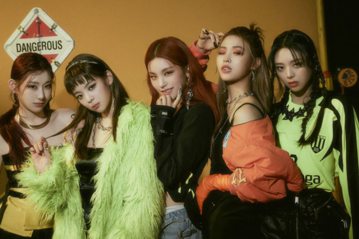 ITZY kembali dengan enerjik lewat "Mafia In The Morning"