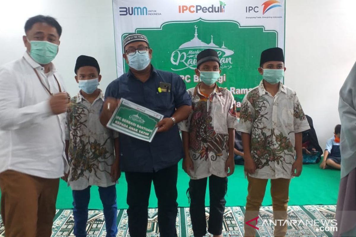 IPC Tanjung Pandan salurkan 976 voucher belanja kepada TKBM dan masyarakat sekitar pelabuhan