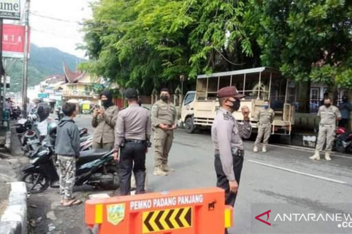Tak patuhi Prokes, 22 warga Padang Panjang terjaring razia