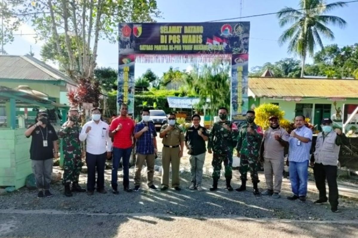 Satgas TNI dampingi tim BNPP tinjau Pos PLBN di Waris Keerom