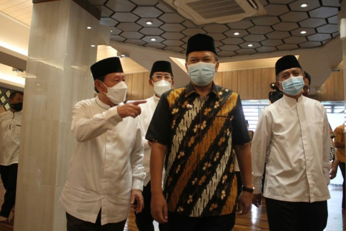 Universitas Pasundan Bandung bangun tiga masjid dan rumah sakit