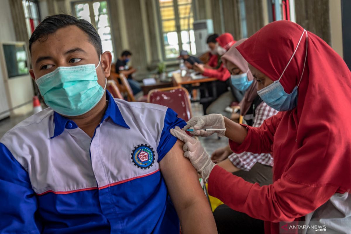 Vaksin menipis, sentra vaksinasi di Semarang ditutup sementara