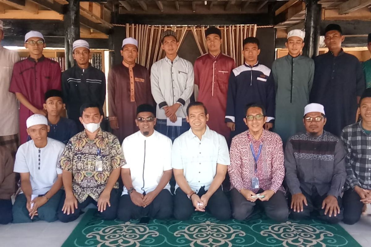 Airnav Indonesia Cabang Banda Aceh santuni santri tahfidz