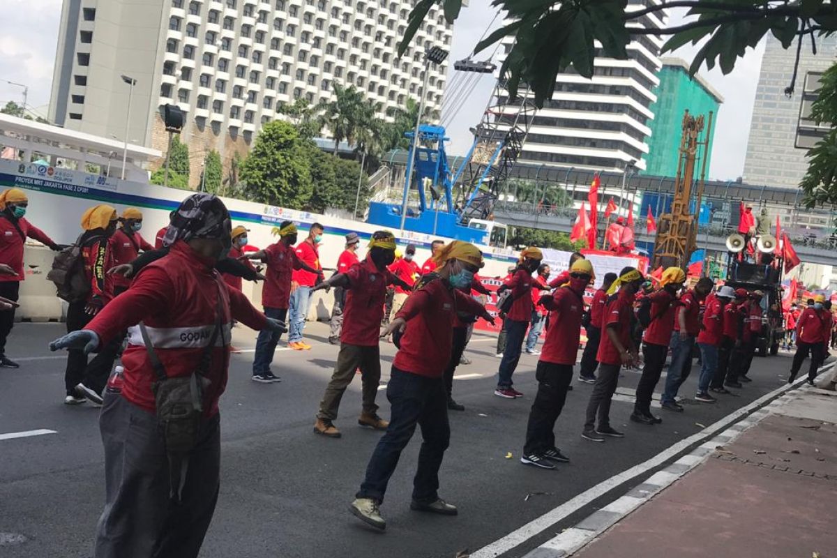 Serikat Pekerja Indonesia tuntut pencabutan UU Cipta Kerja pada peringatan May Day 2021