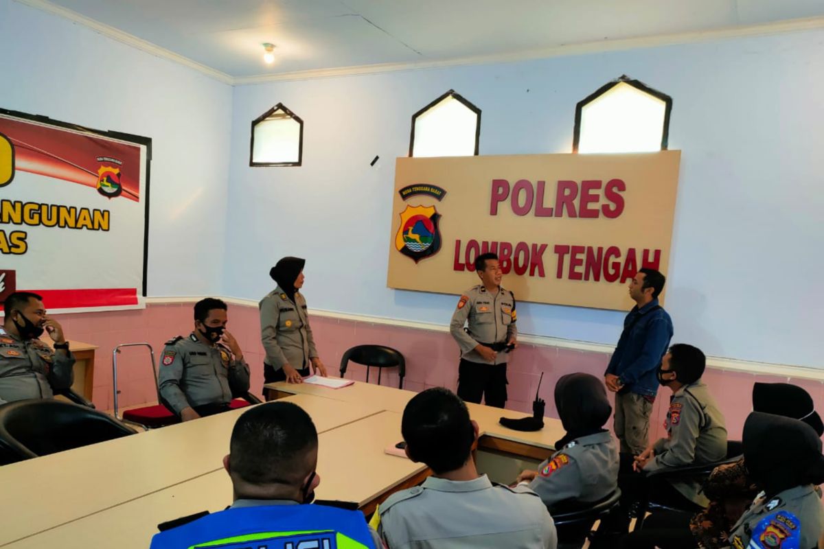 Sambut MotoGP, personel Polres Loteng dibekali Bahasa Inggris