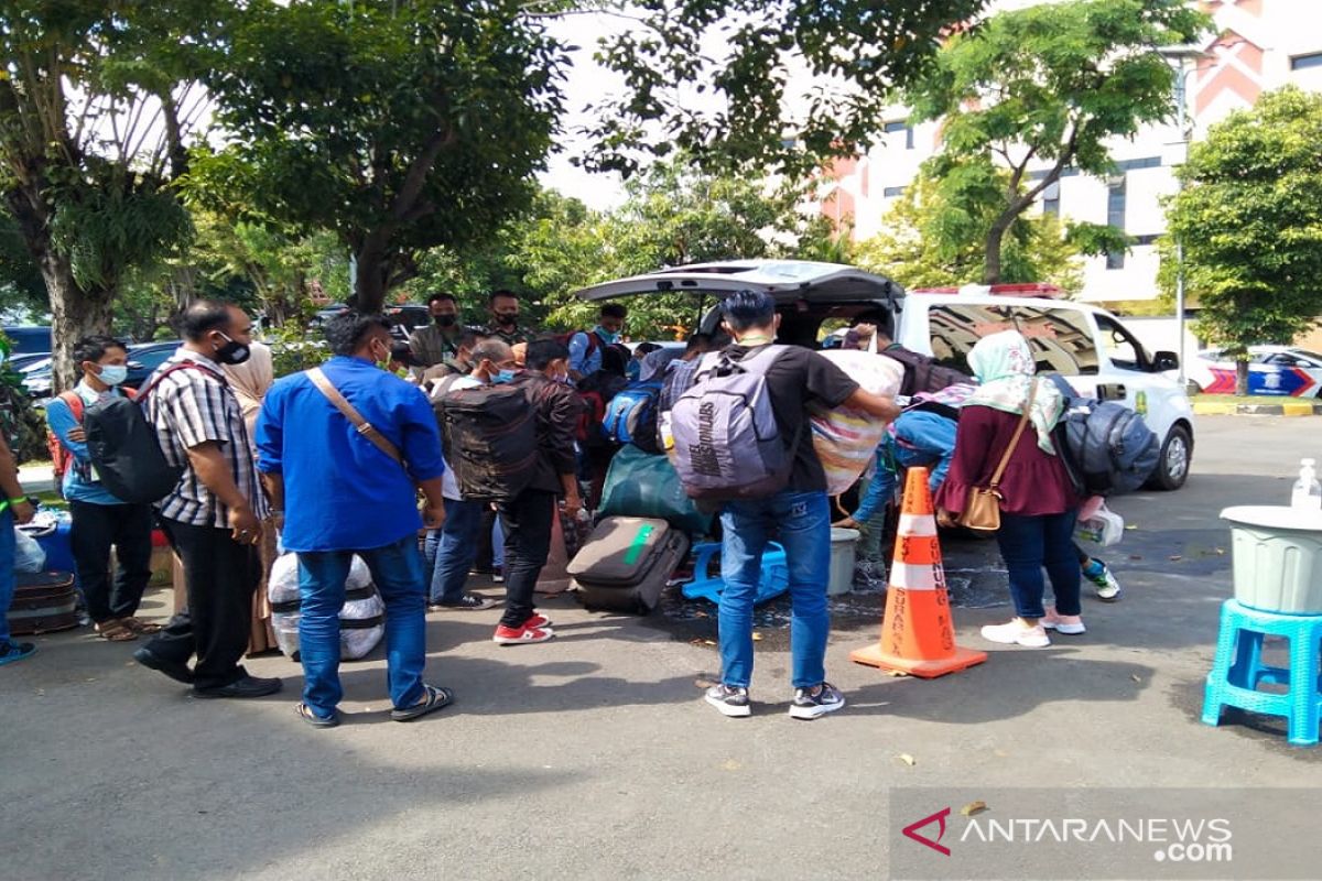 Tim gabungan jaga ketat karantina puluhan pekerja migran asal Sumenep