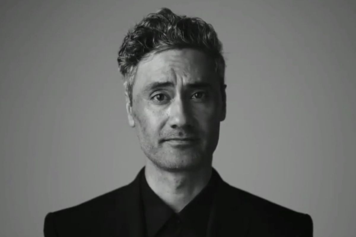 Taika Waititi berperan sebagai bajak laut dalam "Our Flag Means Death"