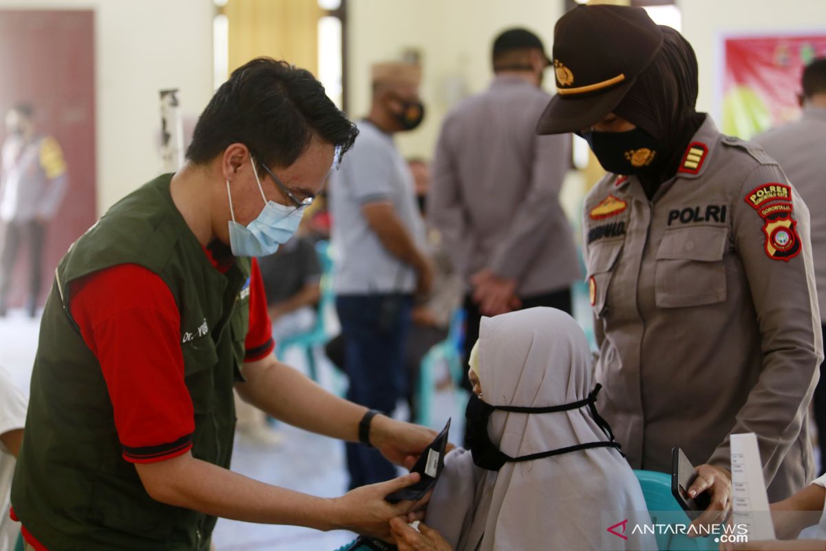 Gubernur Gorontalo: Setiap ASN diwajibkan ajak dua warga lansia jalani vaksinasi