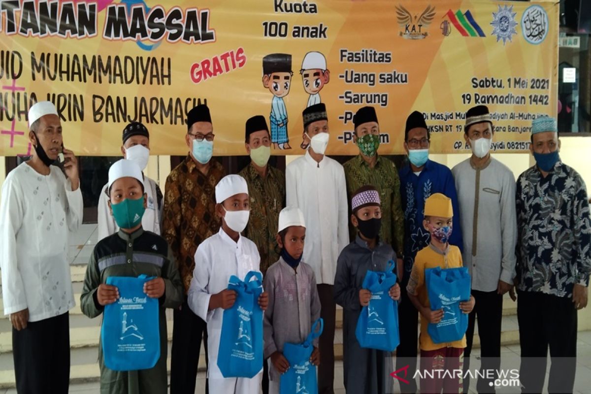 Pendaftar Sunatan massal Al-Muhajirin Banjarmasin 550 anak