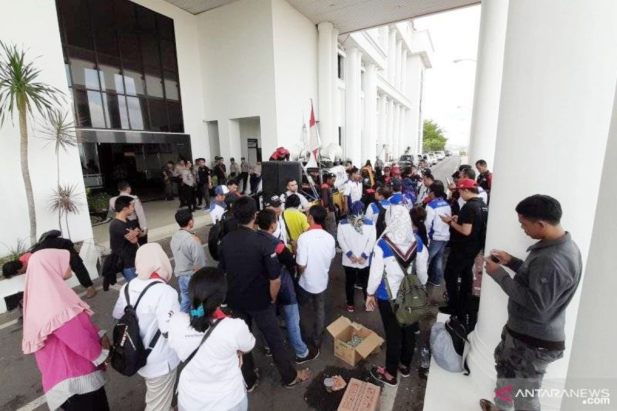 Buruh Tanjungpinang minta pengusaha segera bayar THR