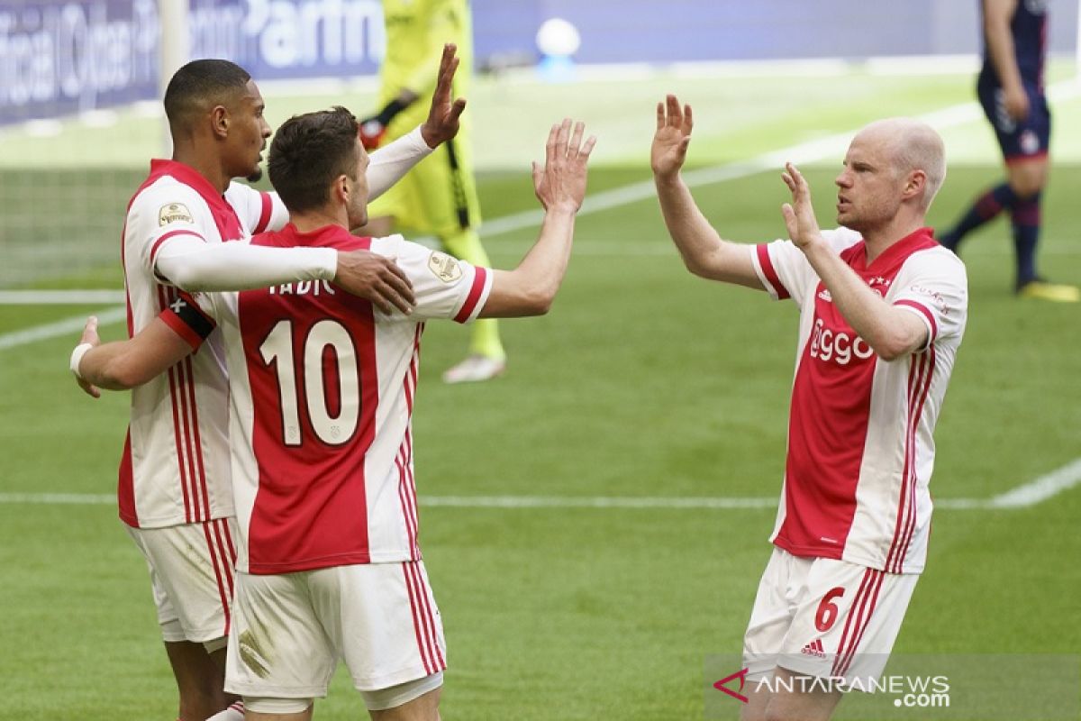 Ajax kukuhkan gelar juara seusai cukur Emmen