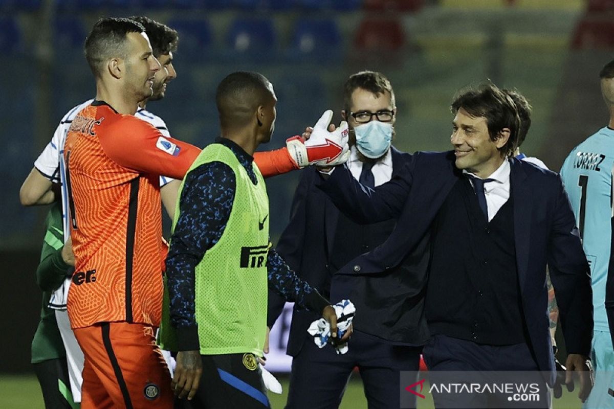 Inter kalahkan Crotone 2-0, Conte sumringah selangkah lagi buat catatan bersejarah