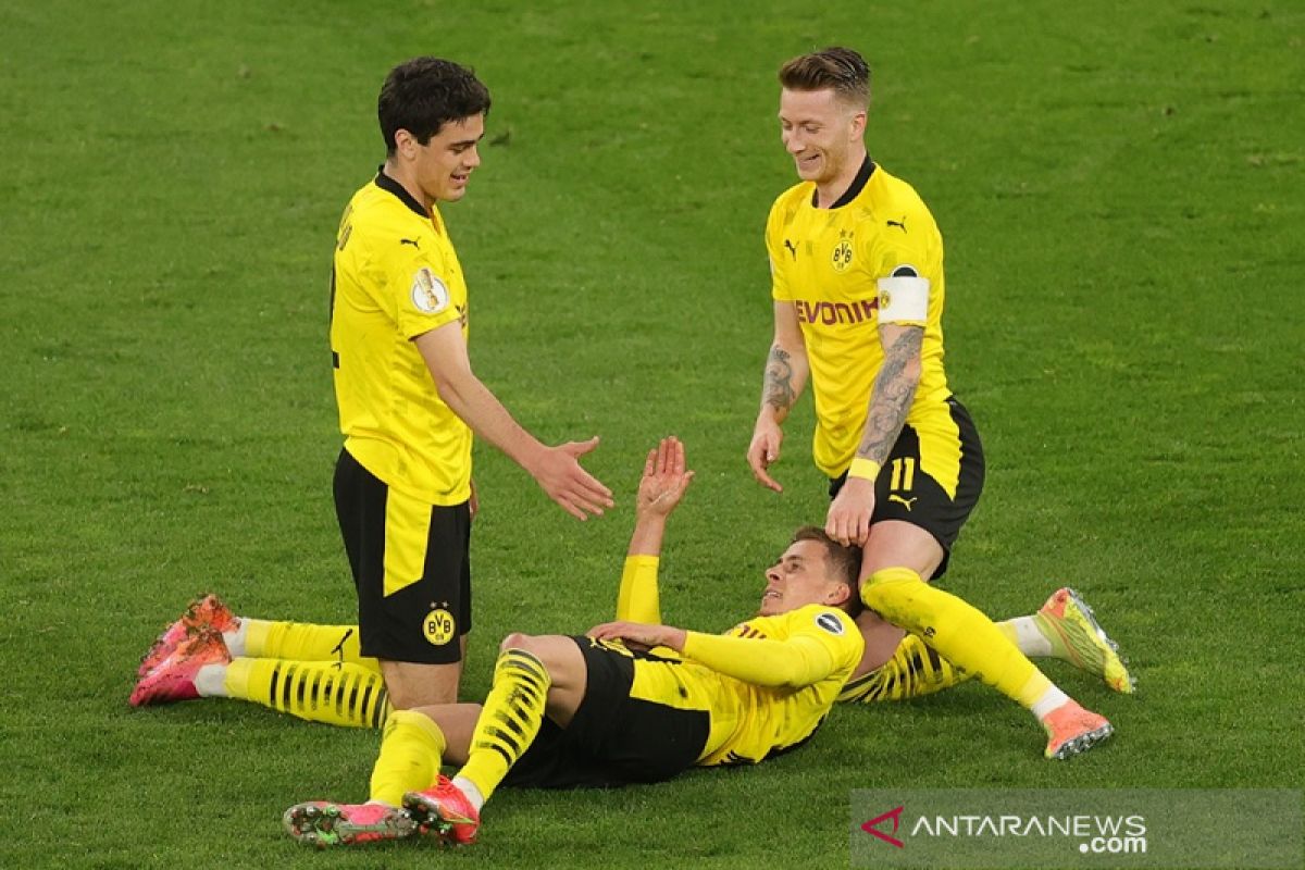 Dortmund melenggang mulus ke final DFB Pokal menang 5-0 lawan Holstein