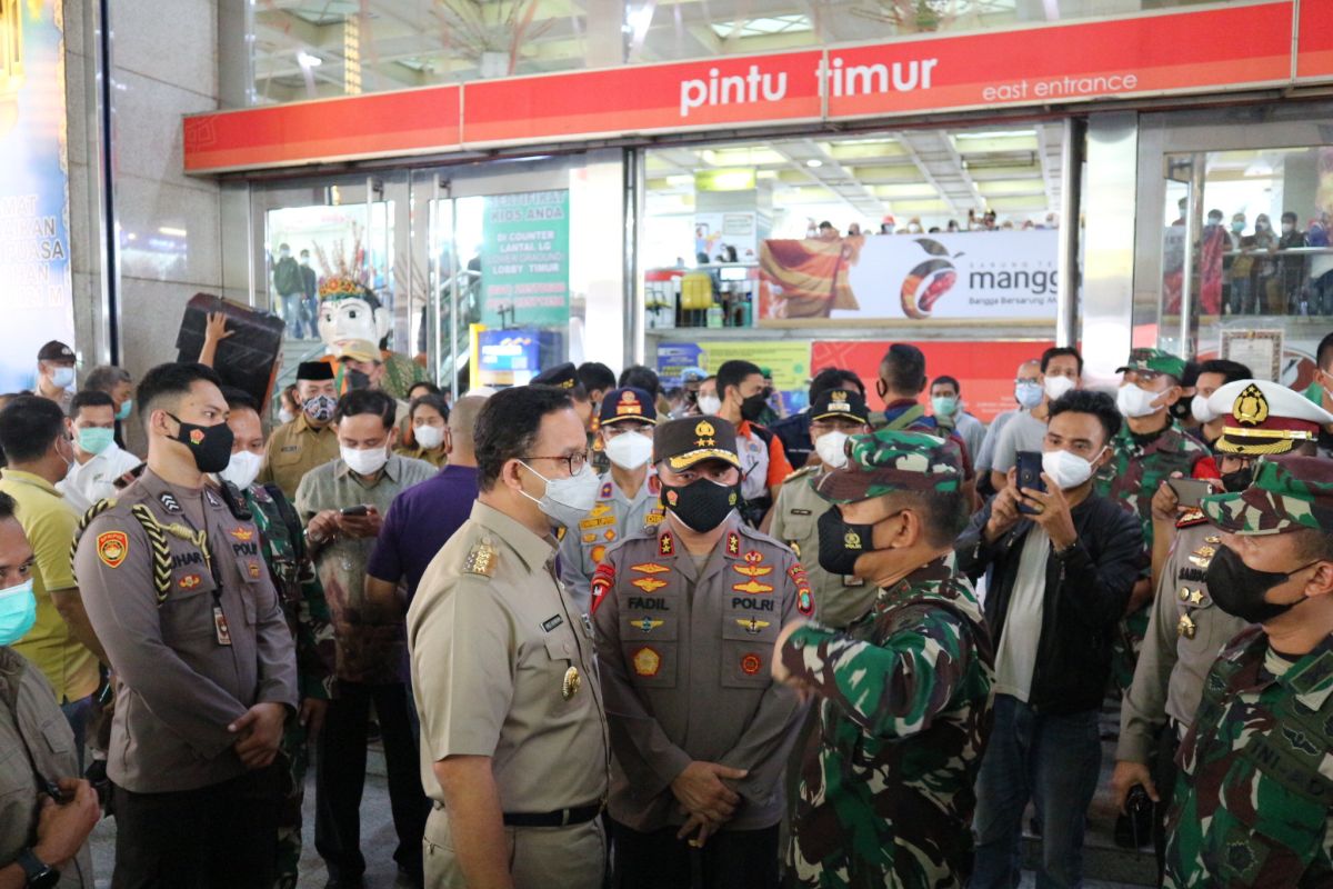 Lebih 100 ribu  orang kunjungi Pasar Tanah Abang