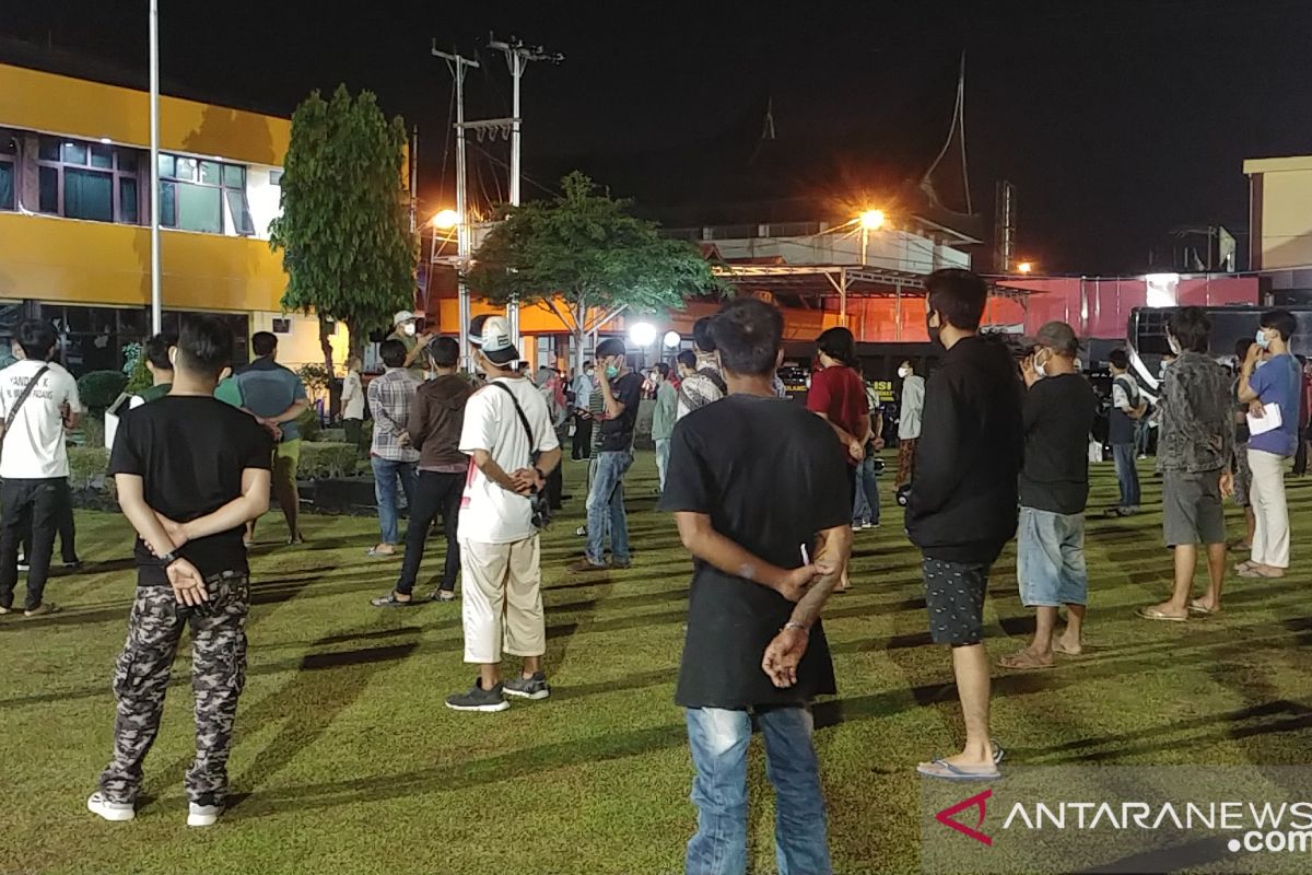 300 pelanggar protokol kesehatan terjaring operasi yustisi di malam Minggu