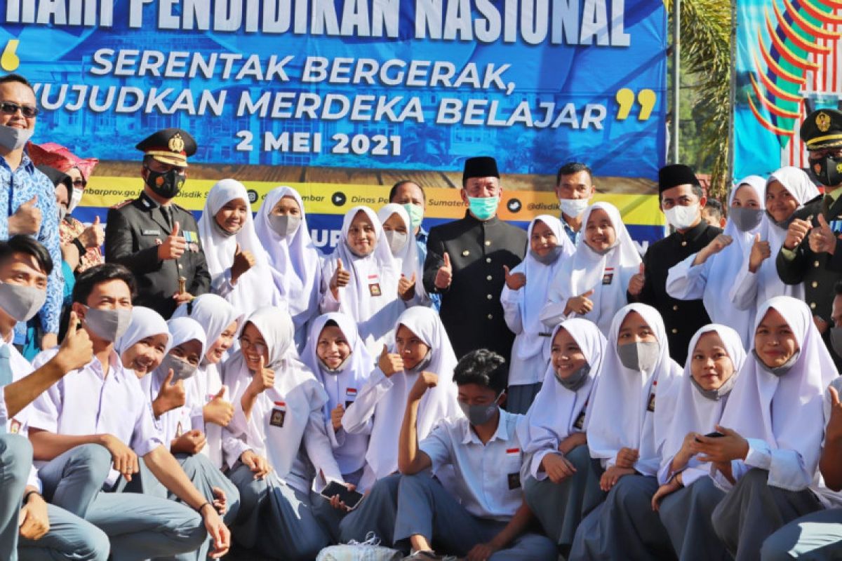 Bupati Pesisir Selatan luncurkan program pendidikan gratis