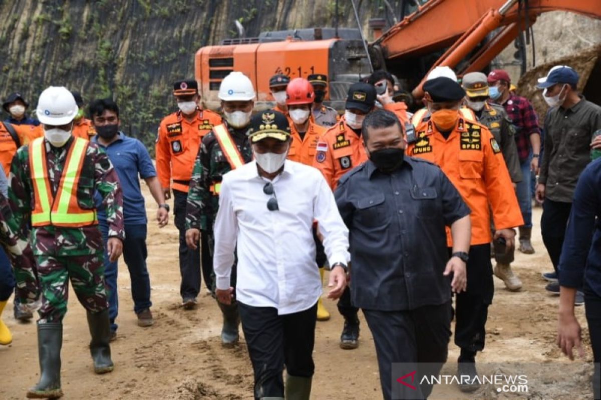 Gubernur ingatkan tim evakuasi longsor Batang Toru agar tetap perhatikan keselamatan