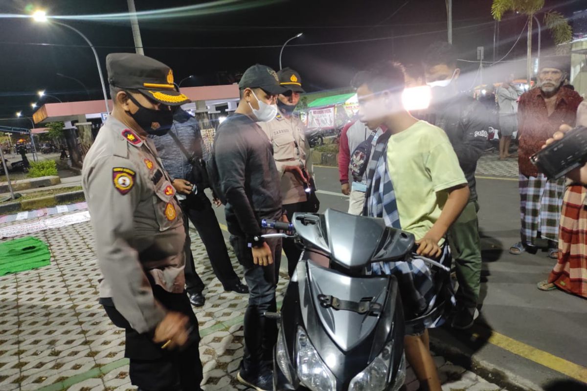 TNI-Polri tingkatkan razia di malam minggu di Loteng