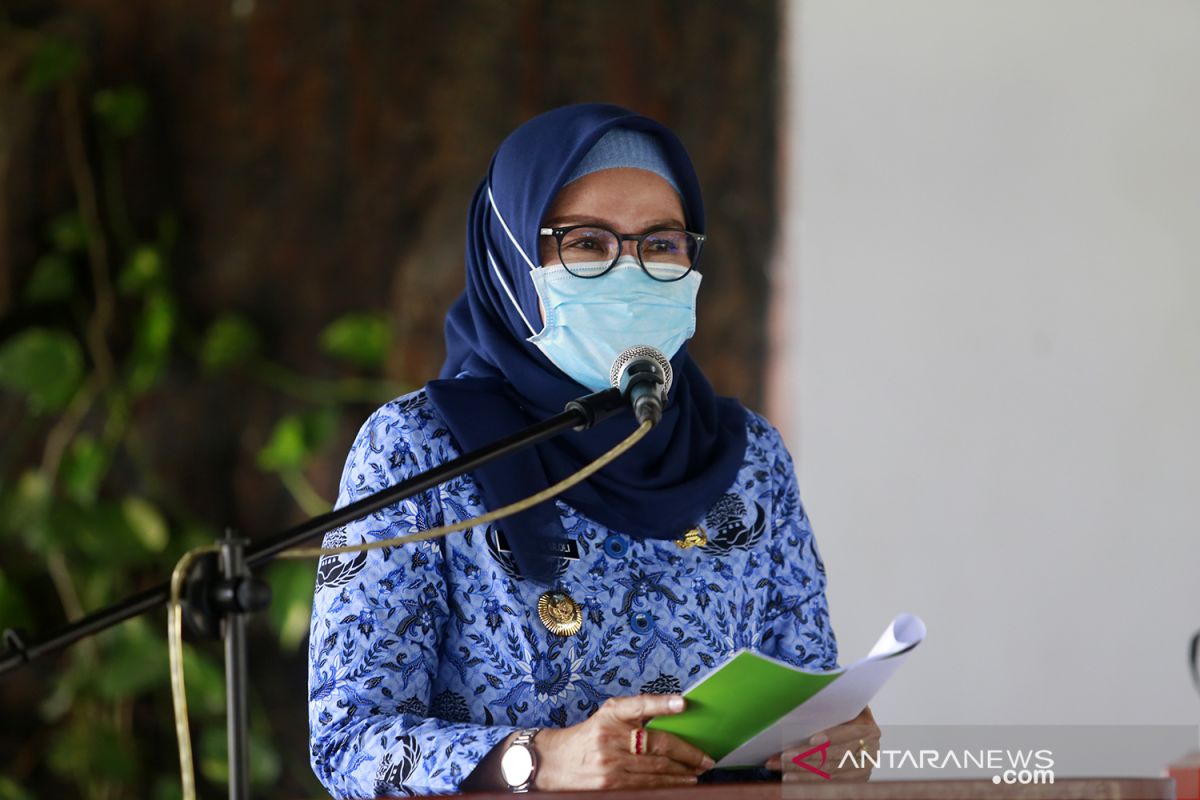 Pemkab Bone Bolango vaksinasi warga usai Shalat Tarawih