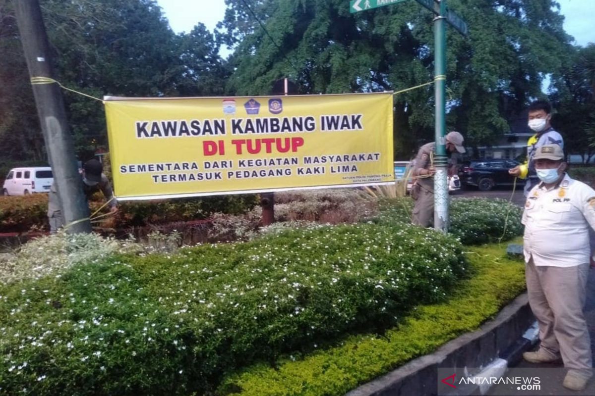 Satpol PP tutup sejumlah area publik di Kota Palembang