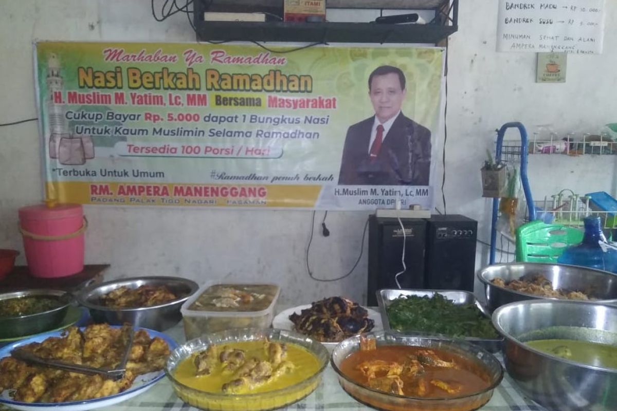 Program nasi berkah Muslim M Yatim selama Ramadhan, cukup bayar Rp5 ribu per bungkus