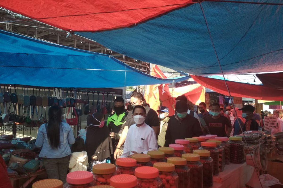 Bupati Gorontalo sidak protokol kesehatan di pasar tradisional Limboto