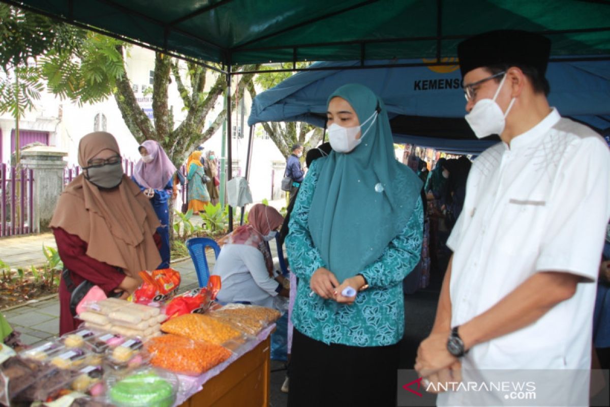 Ingin bahan kebutuhan dengan harga terjangkau, buruan ke Bazar dan Pasar Murah Bukittinggi (video)