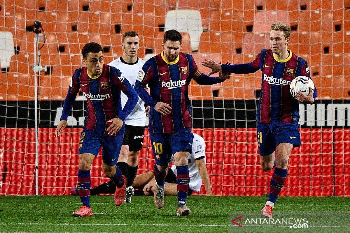 Barcelona jaga peluang juara setelah kalahkan Valencia 3-2