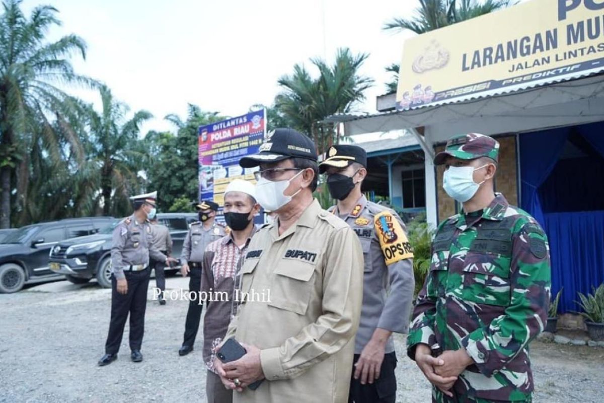 Bupati Inhil tinjau pos sekat jalan di perbatasan Riau-Jambi