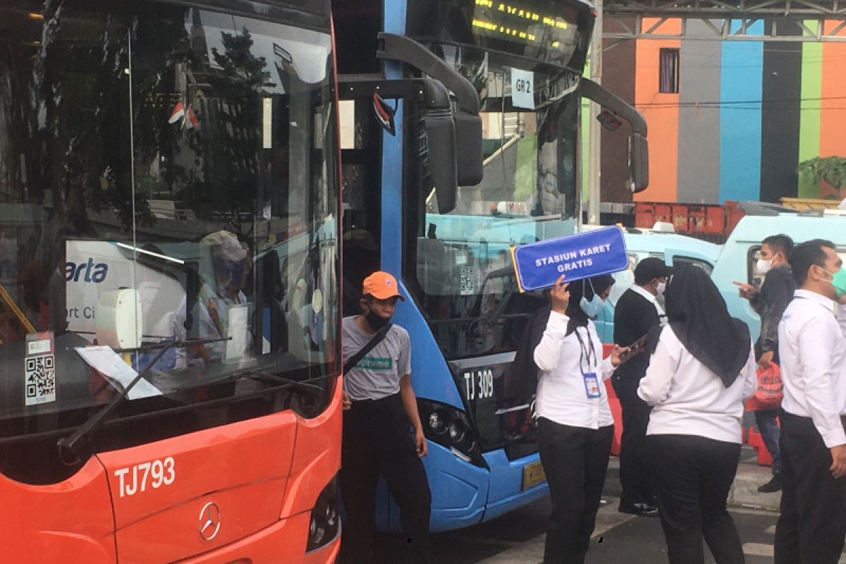 5 rute TransJakarta beroperasi di depan Stasiun Tanah Abang