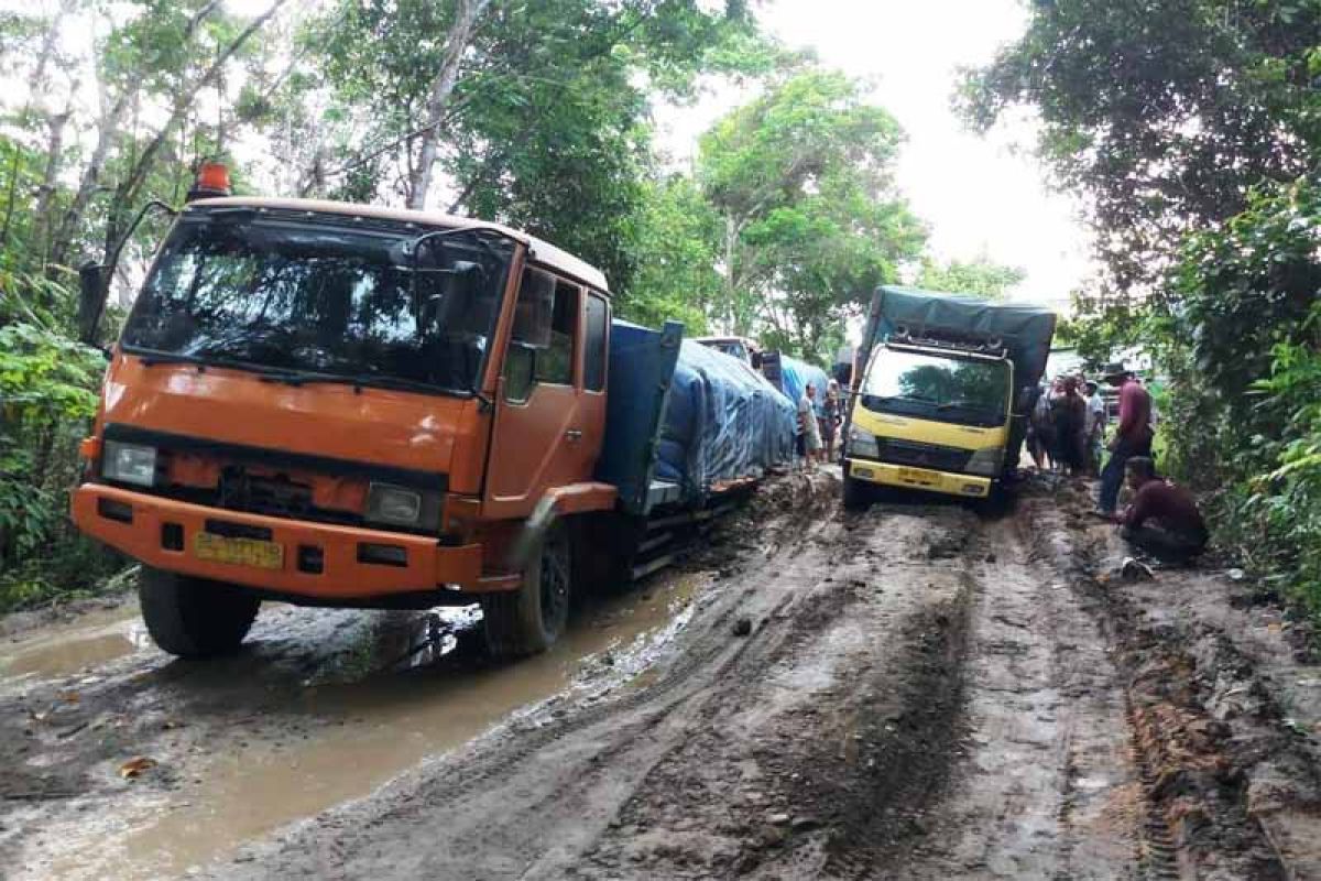 Jalan Buntok-Kalahien rusak, Legislator Kalteng minta segera ditangani