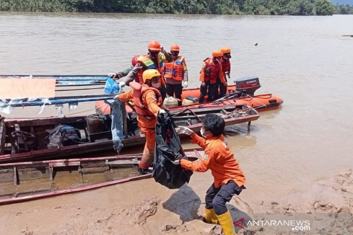 Tim SAR kembali temukan dua jenazah korban longsor Tapanuli Selatan