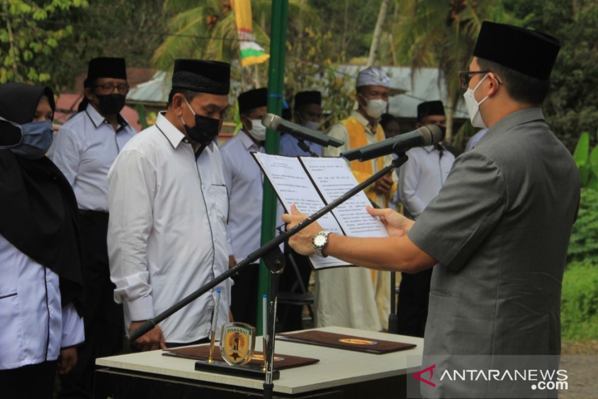 BPD di 11 Kecamatan dilantik, Bupati HST ingatkan tidak bermain proyek desa