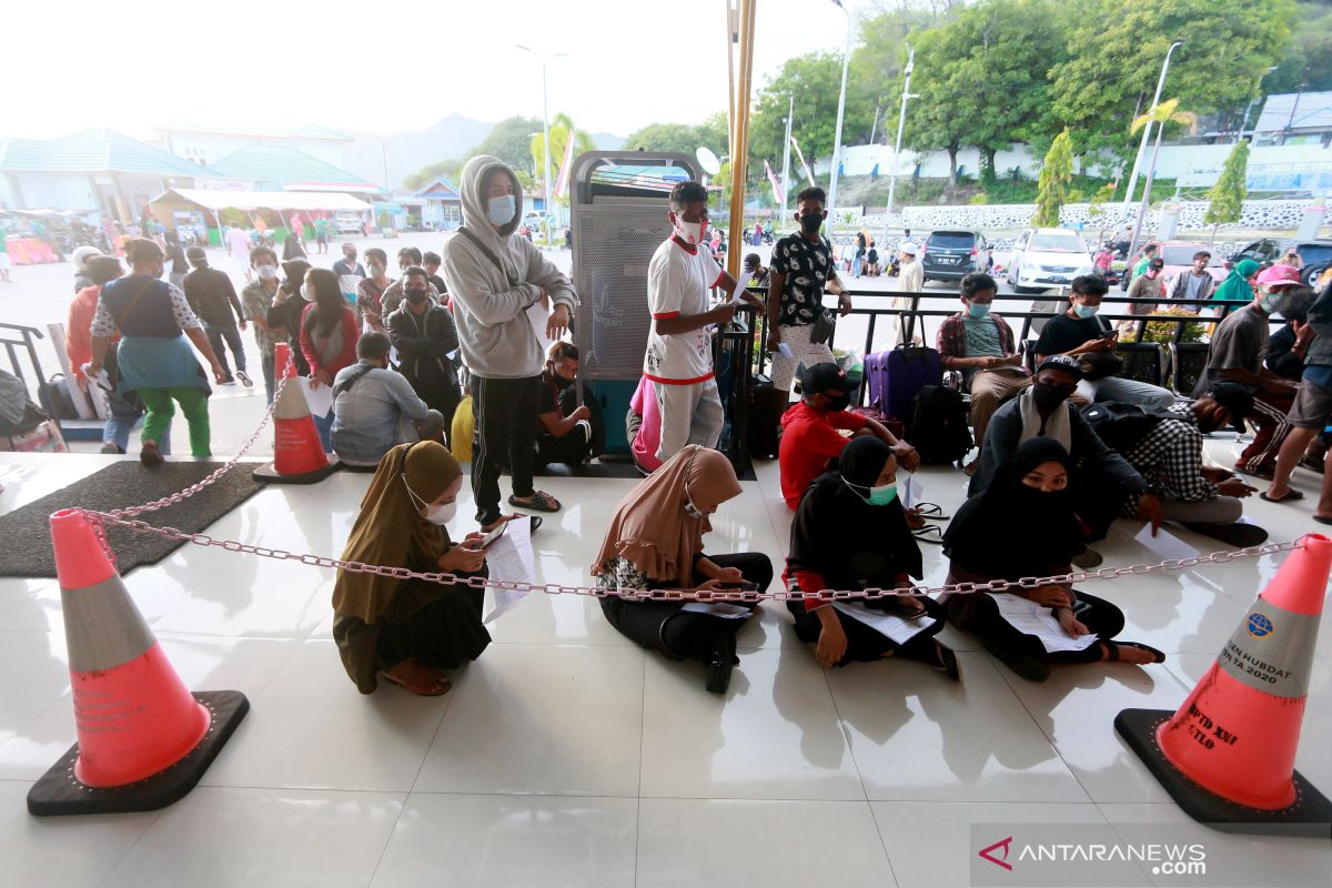 Pelabuhan penyeberangan di Gorontalo mulai ramai calon penumpang