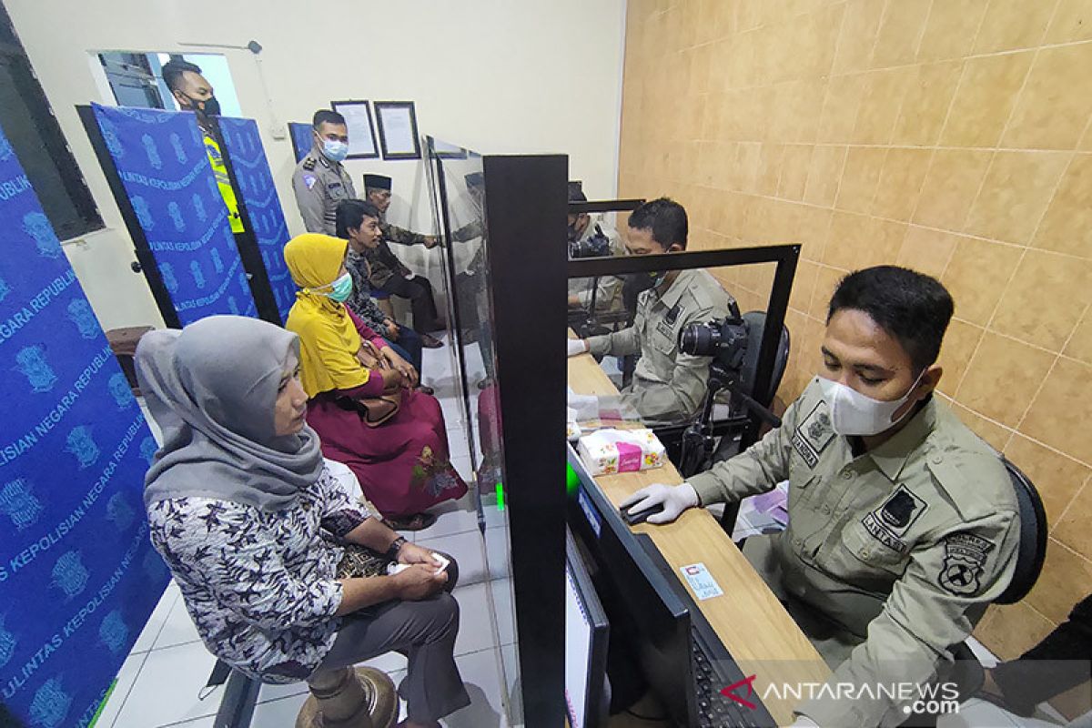 Keluarga korban KRI Nanggala di Tulungagung terima bantuan SIM gratis