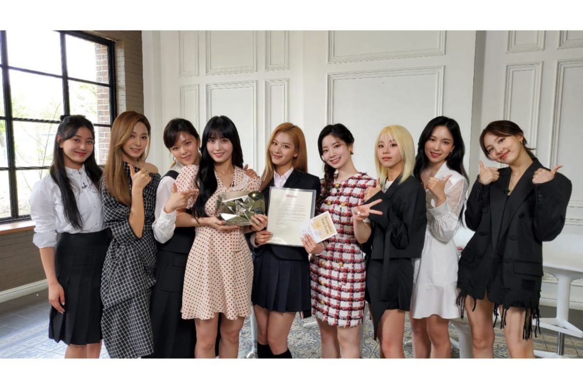 TWICE siap kembali dengan mini album "Taste of Love" awal Juni