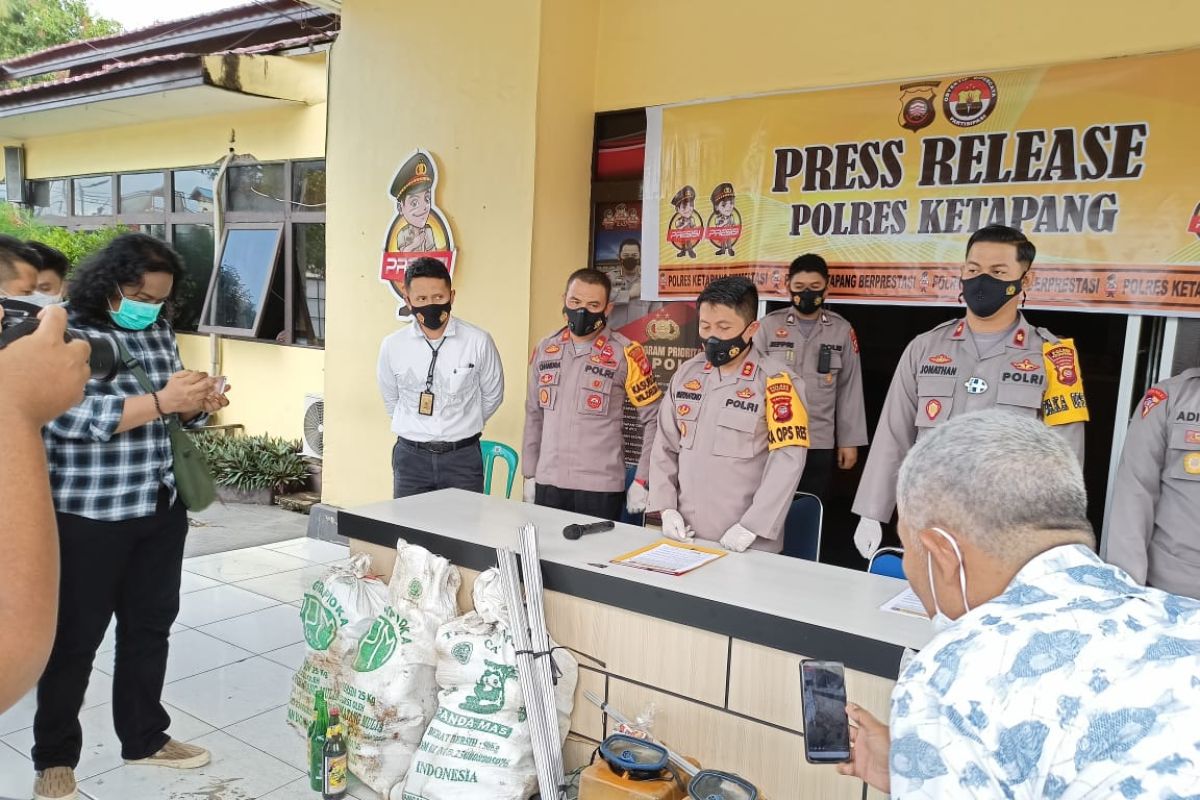 Polres Ketapang amankan dua kapal diduga akan lakukan kegiatan ilegal