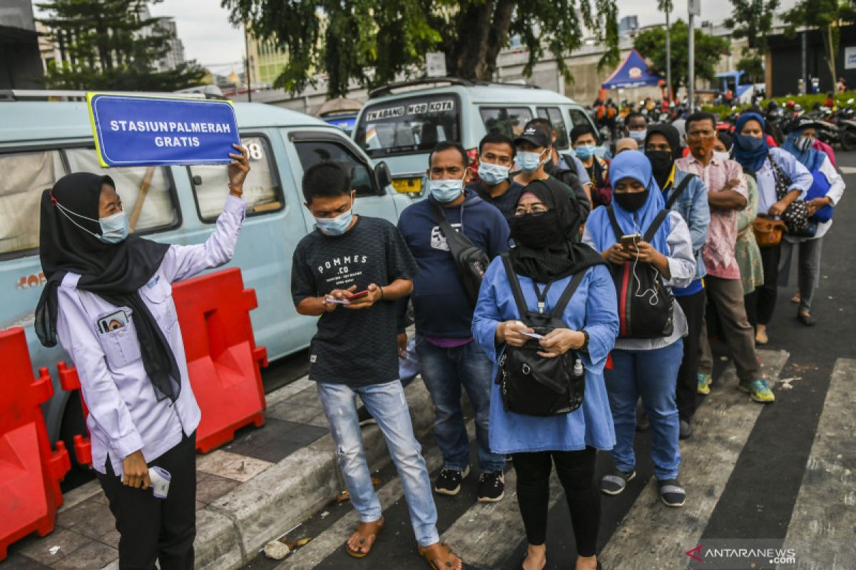 Polisi alihkan arus lalu lintas di Pasar Tanah Abang hingga Lebaran