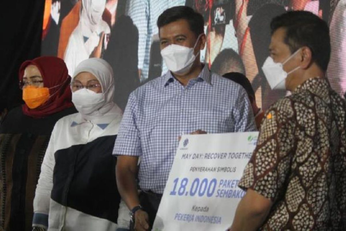 May Day era pandemi, BPJAMSOSTEK berikan bantuan 18 ribu sembako kepada pekerja