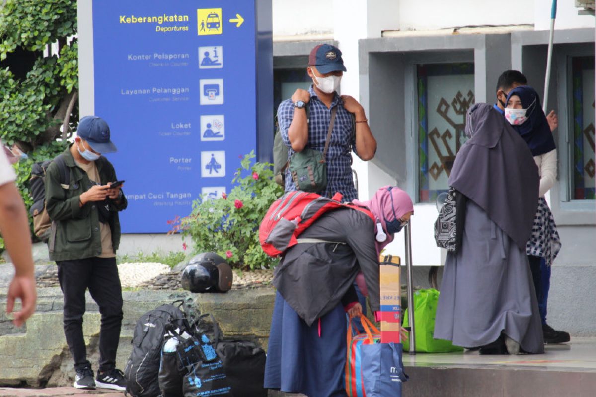 Gubernur Lampung minta simpul transportasi perketat prokes jelang Lebaran