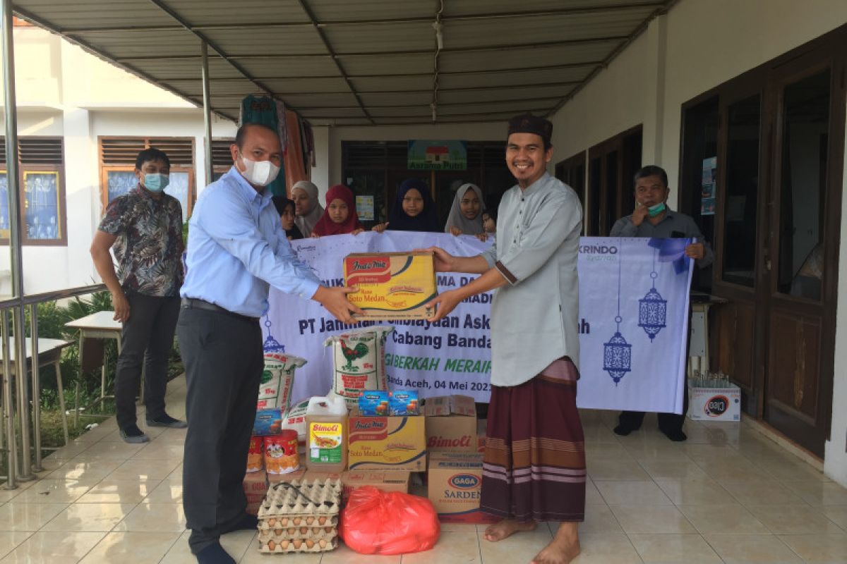 Askrindo Syariah salurkan sembako ke panti asuhan di Banda Aceh