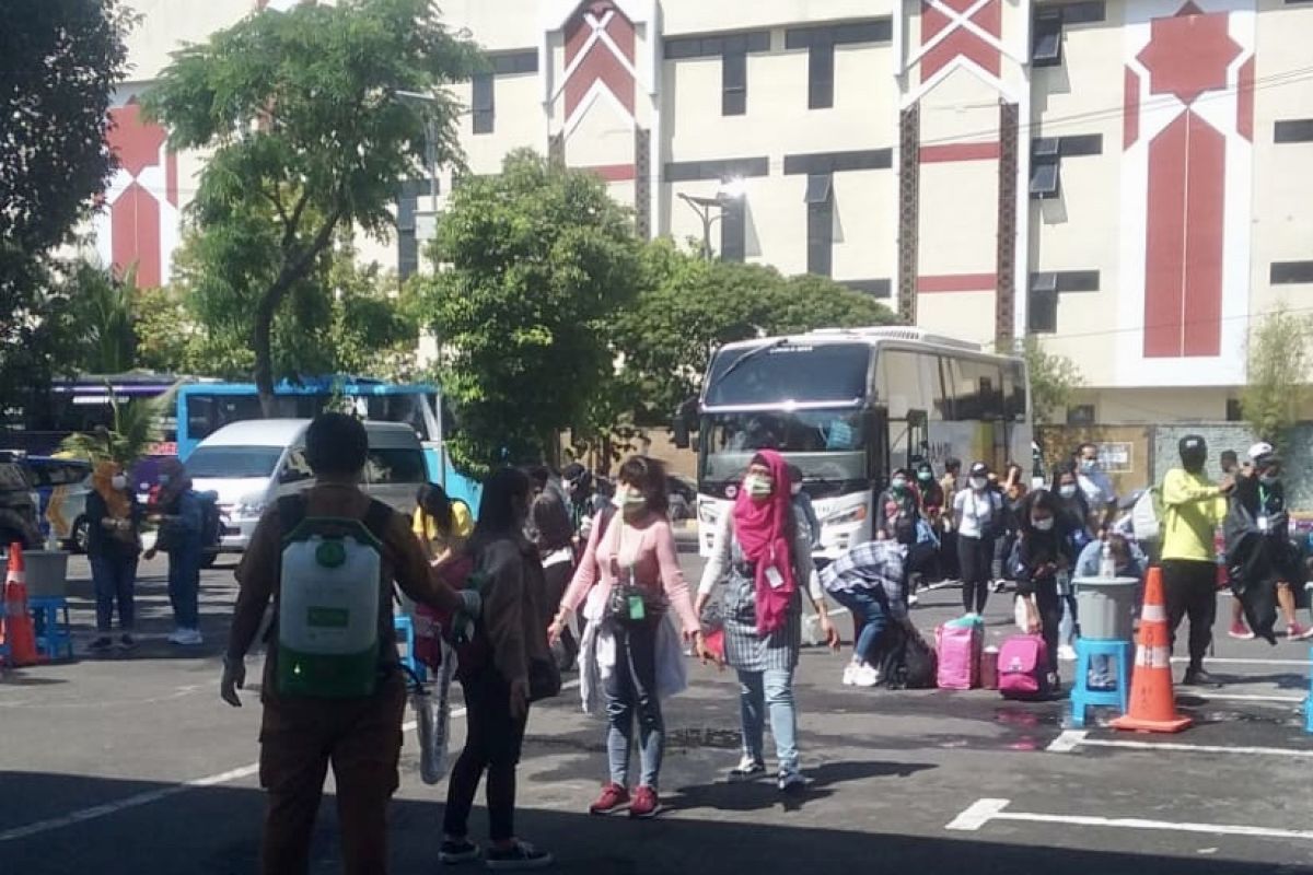 Pemprov Jatim sudah mengisolasi 3.636 pekerja migran tiba dari luar negeri