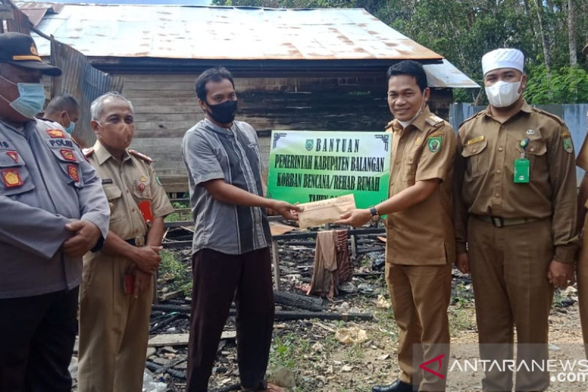 Bupati salurkan bantuan untuk korban kebakaran di dua desa