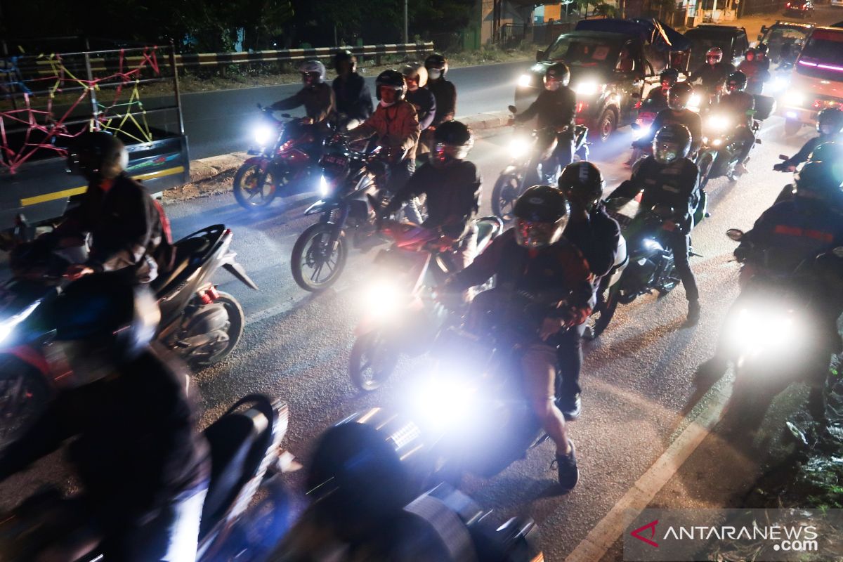 Pemudik  sepeda motor padati jalur Pantai Utara Jawa