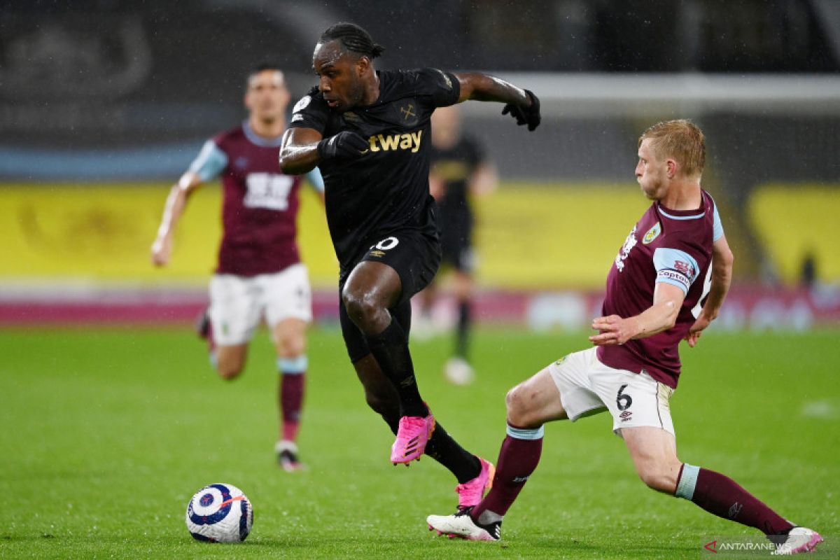 Pemilik West Ham sewa jet pribadi untuk jemput Michail Antonio