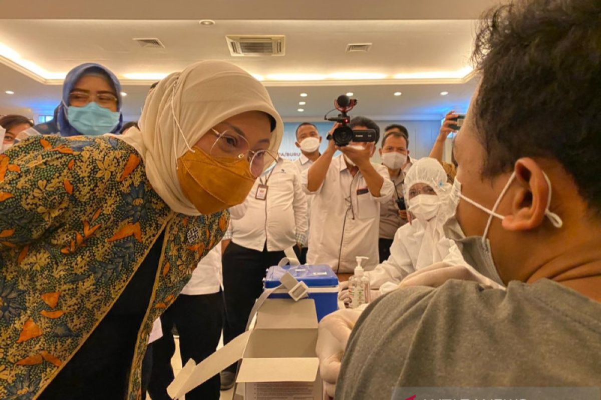 Migrant workers accorded priority to receive vaccine: minister