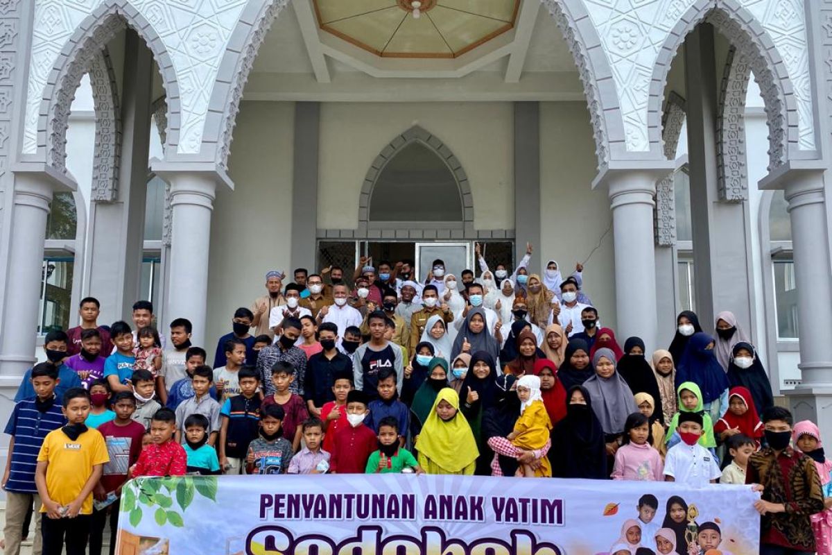 Anak yatim Aceh Jaya  terima bantuan dana dari komunitas 