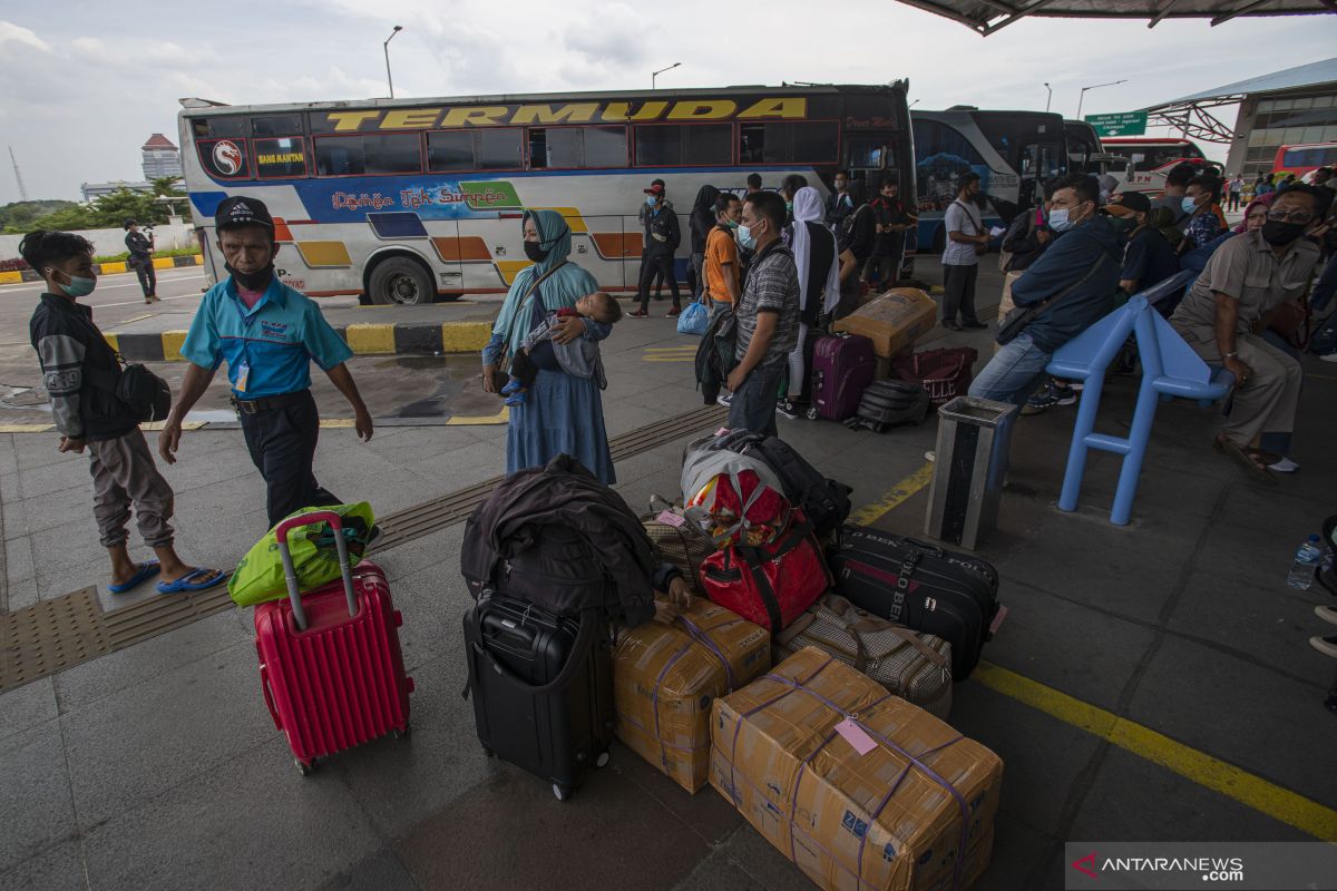 Terminal Pulogebang catat lonjakan pemudik pada Selasa (4/5)