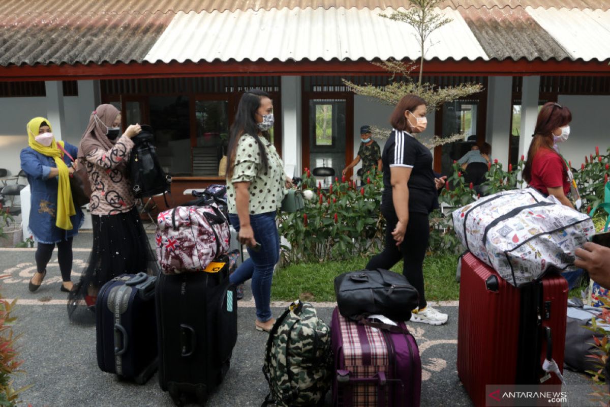 Free quarantine only for Indonesian migrants, students: task force