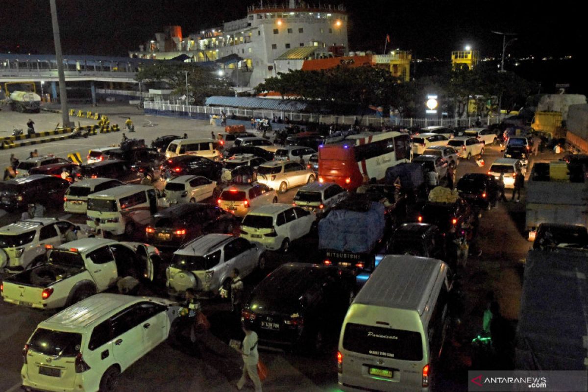 Kendaraan pemudik di Pelabuhan Merak mulai berdatangan